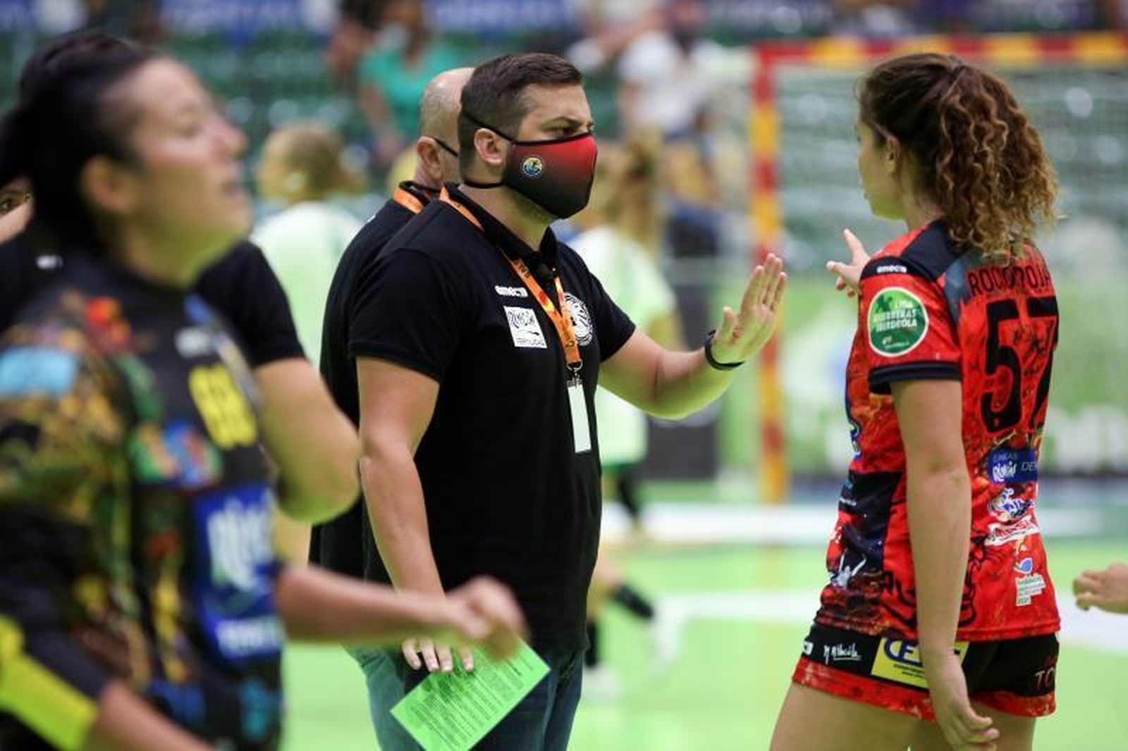 Suso Gallardo da órdenes a Rocío Rojas la temporada pasada.