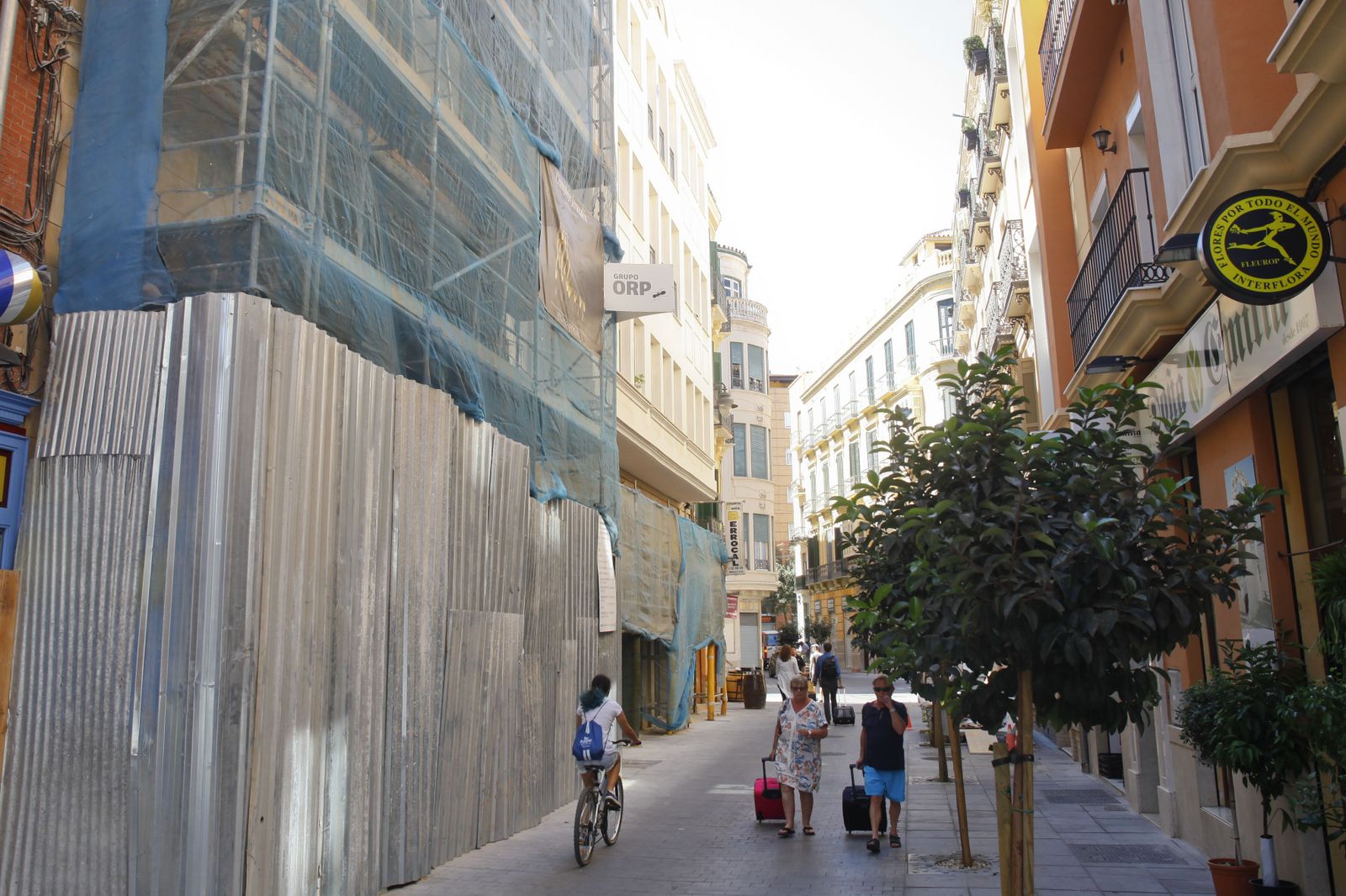 A la izquierda, bajo los andamios, el edificio de la calle Sebastián Souvirón en el que se inaugurará próximamente el Complejo Jerusalén.