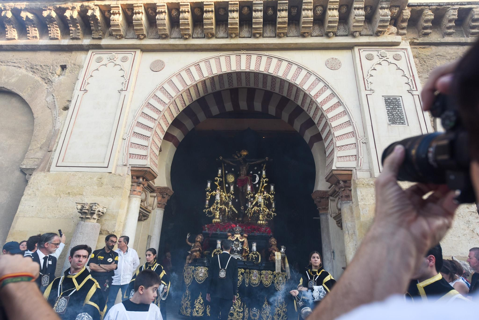 Las fotos del traslado del Remedio de Ánimas tras el Magno Vía Crucis de Córdoba