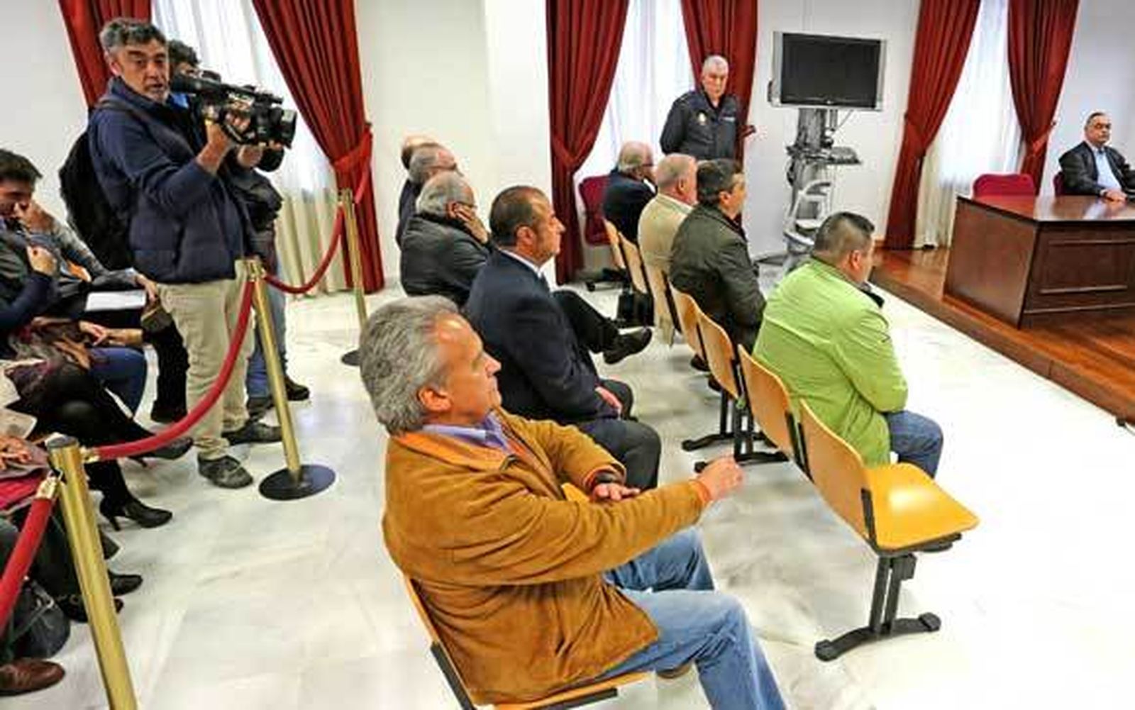 Los acusados del caso Casa del Rocío durante la primera sesión del juicio. /Pascual