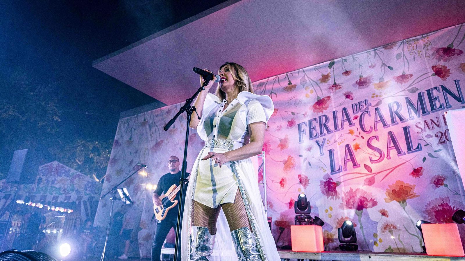 La cantante Merche durante el concierto que ofreció en la Feria del Carmen y de la Sal, en San Fernando La cantante Merche durante el concierto que ofreció en la Feria del Carmen y de la Sal, en San Fernando