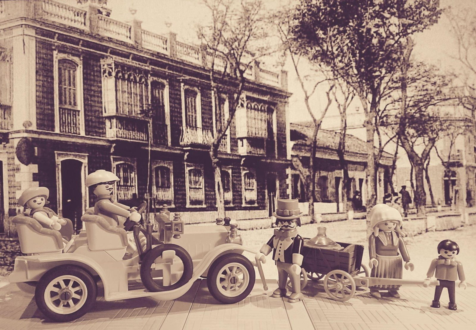 La historia de La Línea, a través de figuras de Playmobil