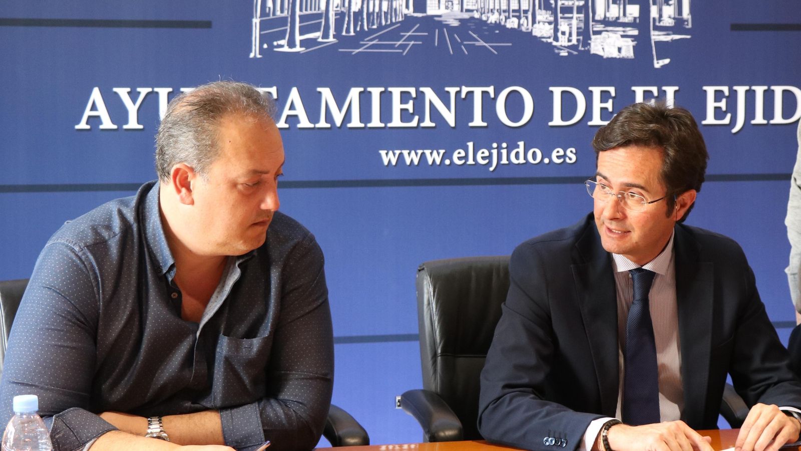 El alcalde y portavoz.