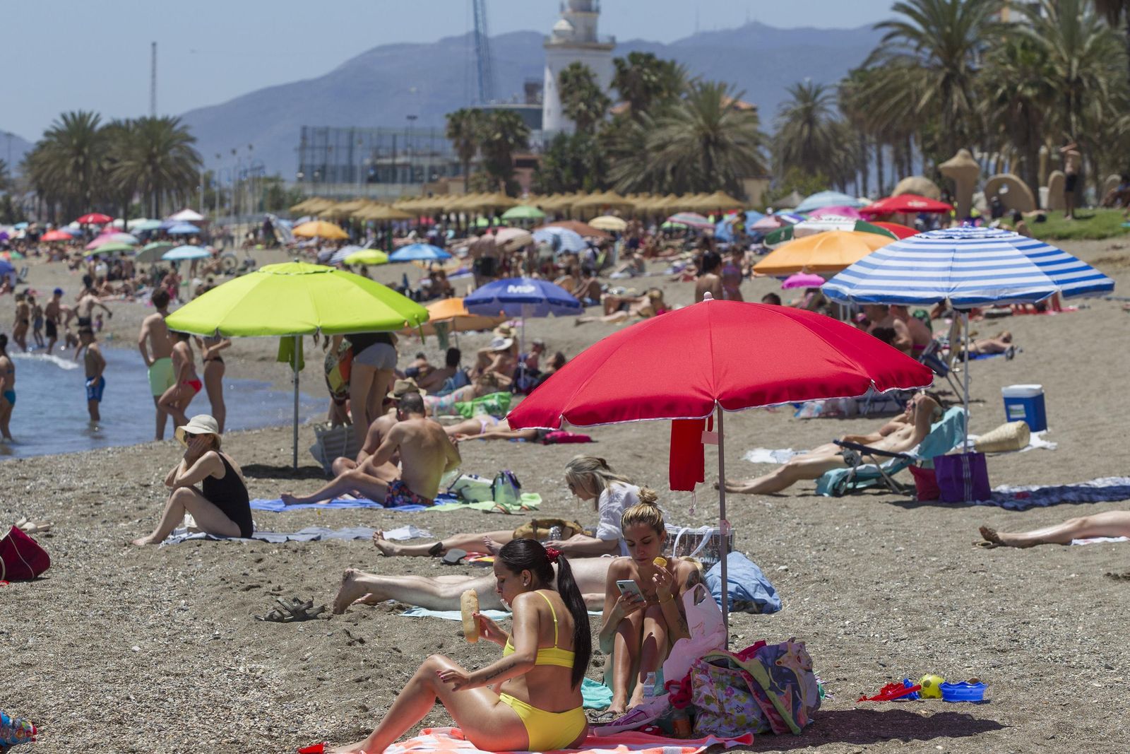 Las fotos de las playas de Málaga en un fin de semana con temperaturas veraniegas