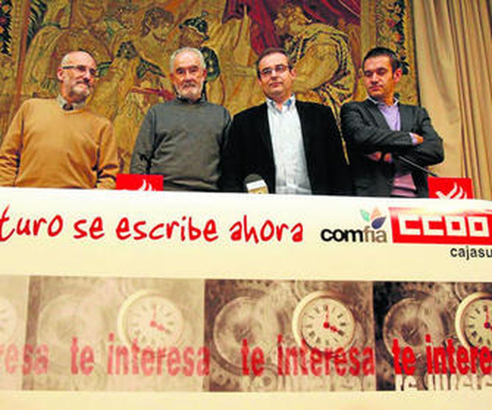 Los representantes de CCOO, ayer, antes de la asamblea del sindicato.