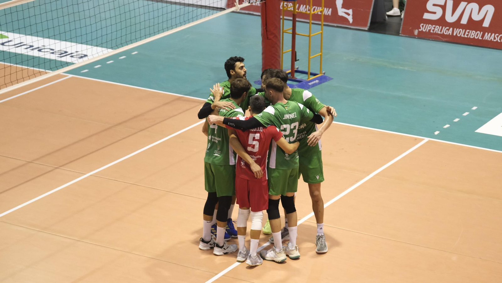 Los ahorradores celebran un punto durante un encuentro disputado este temporada en el Moisés Ruiz.