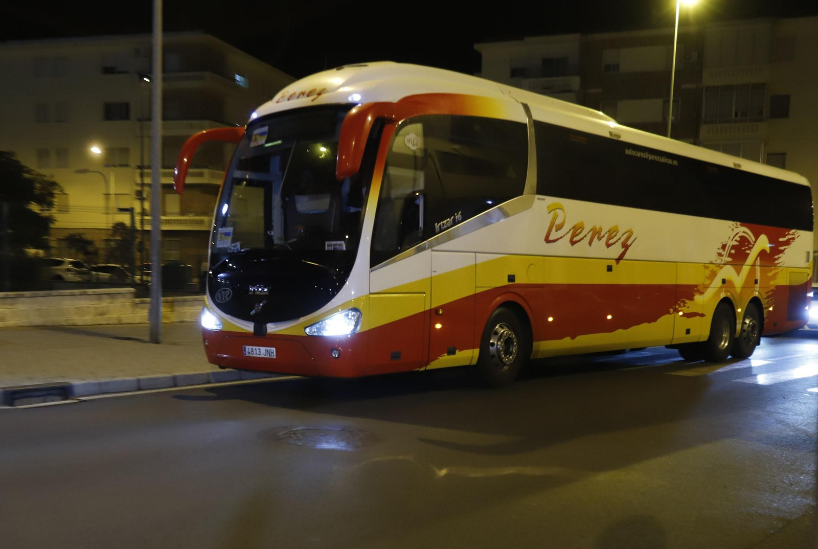 Imágenes de la emocionante llegada de los ucranianos refugiados a Huelva