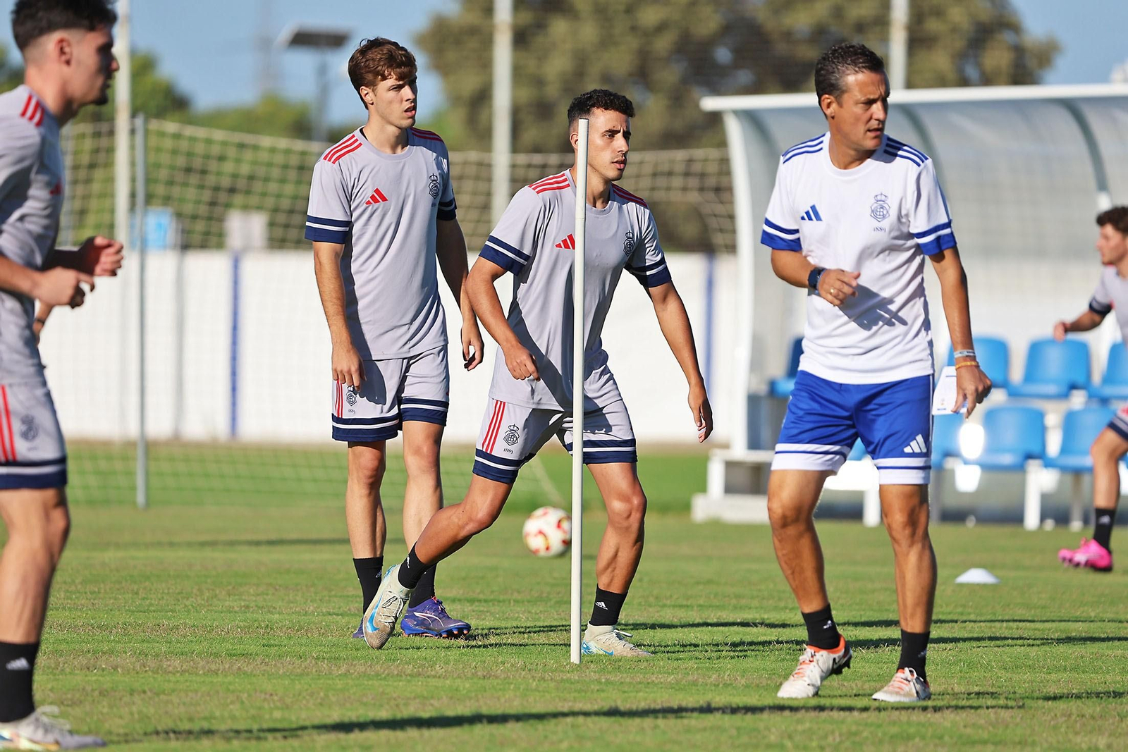 Juan Almeida entrena junto a sus compañeros en la Ciudad Deportiva.