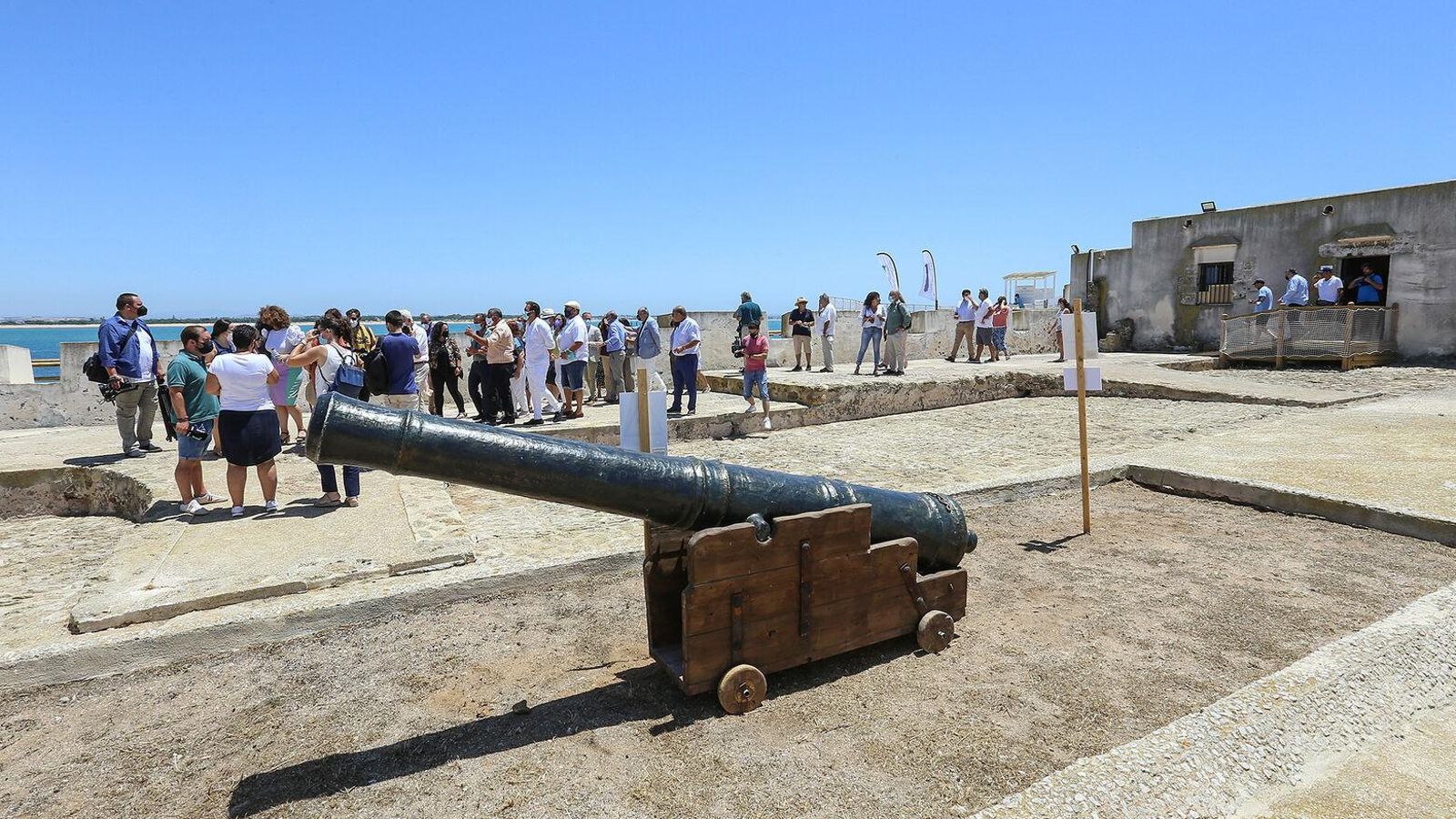 Visita al Castillo de Sancti Petri para presentar las nuevas actividades de verano.