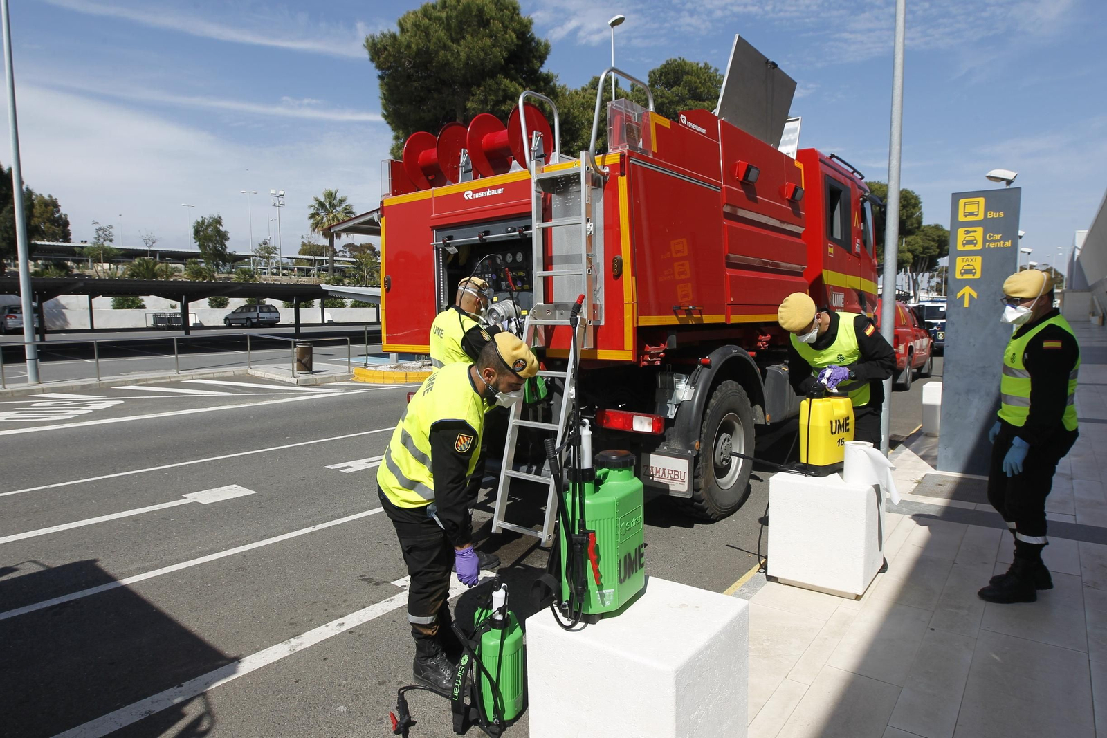 Fotogalería actuación INFOCA y UME por el coronavirus en Almería. Covid-19