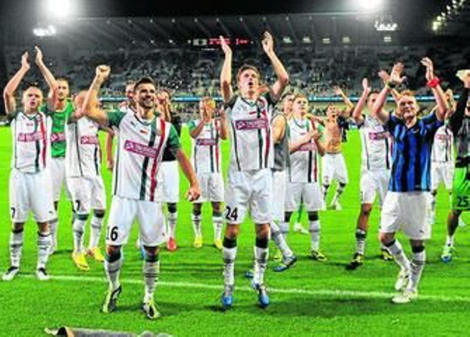 Los jugadores del Slask Wroclaw celebran su clasificación ante el Brujas.