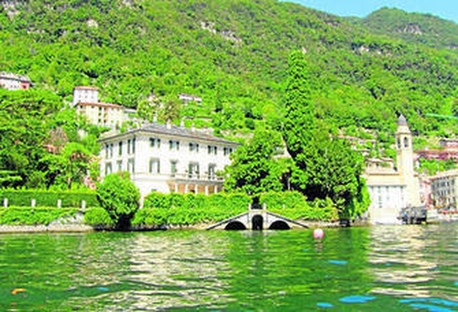 Una de las dos mansiones de Clooney en el Lago di Como.