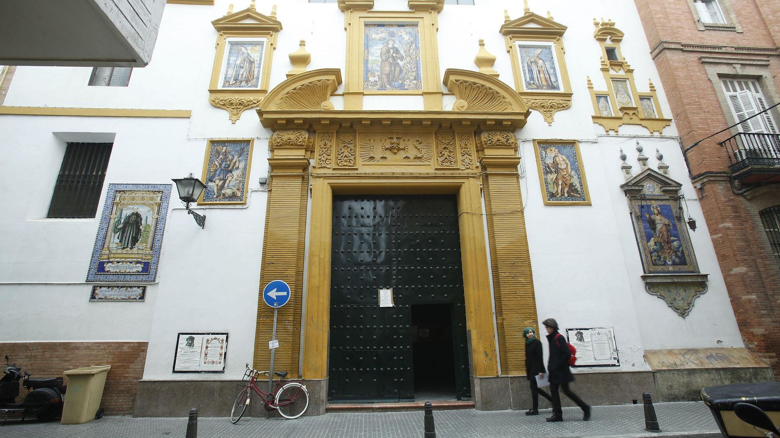 La fachada del templo jesuita.