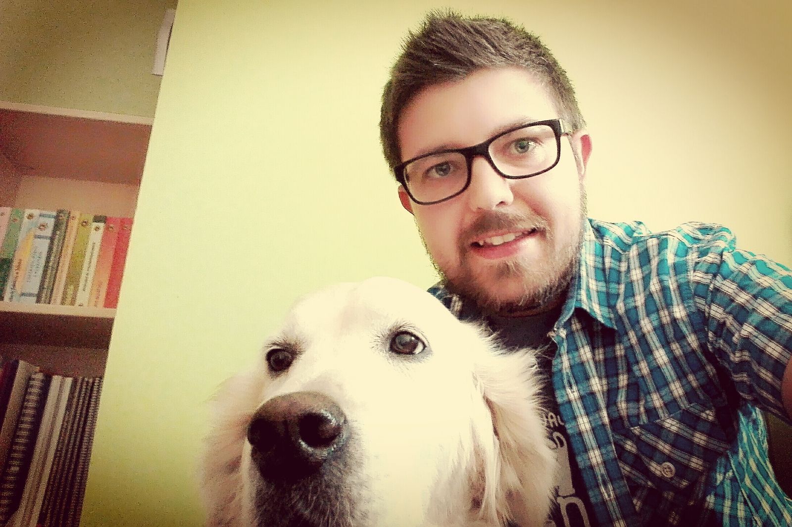 David Ordóñez, junto a su perra Dune.