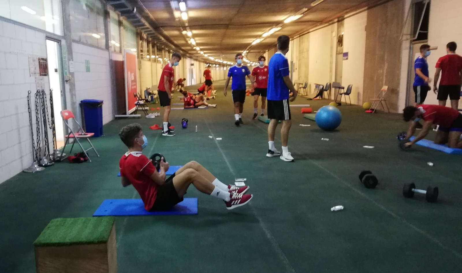 Calentamiento en la pista interior.