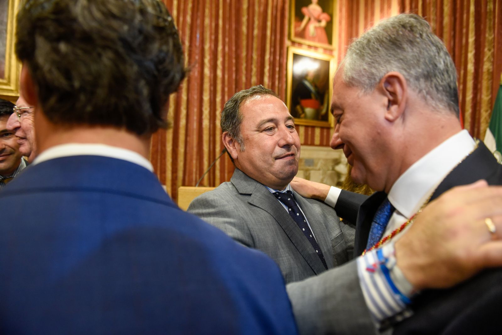 La investidura de José Luis Sanz como alcalde de Sevilla, en imágenes