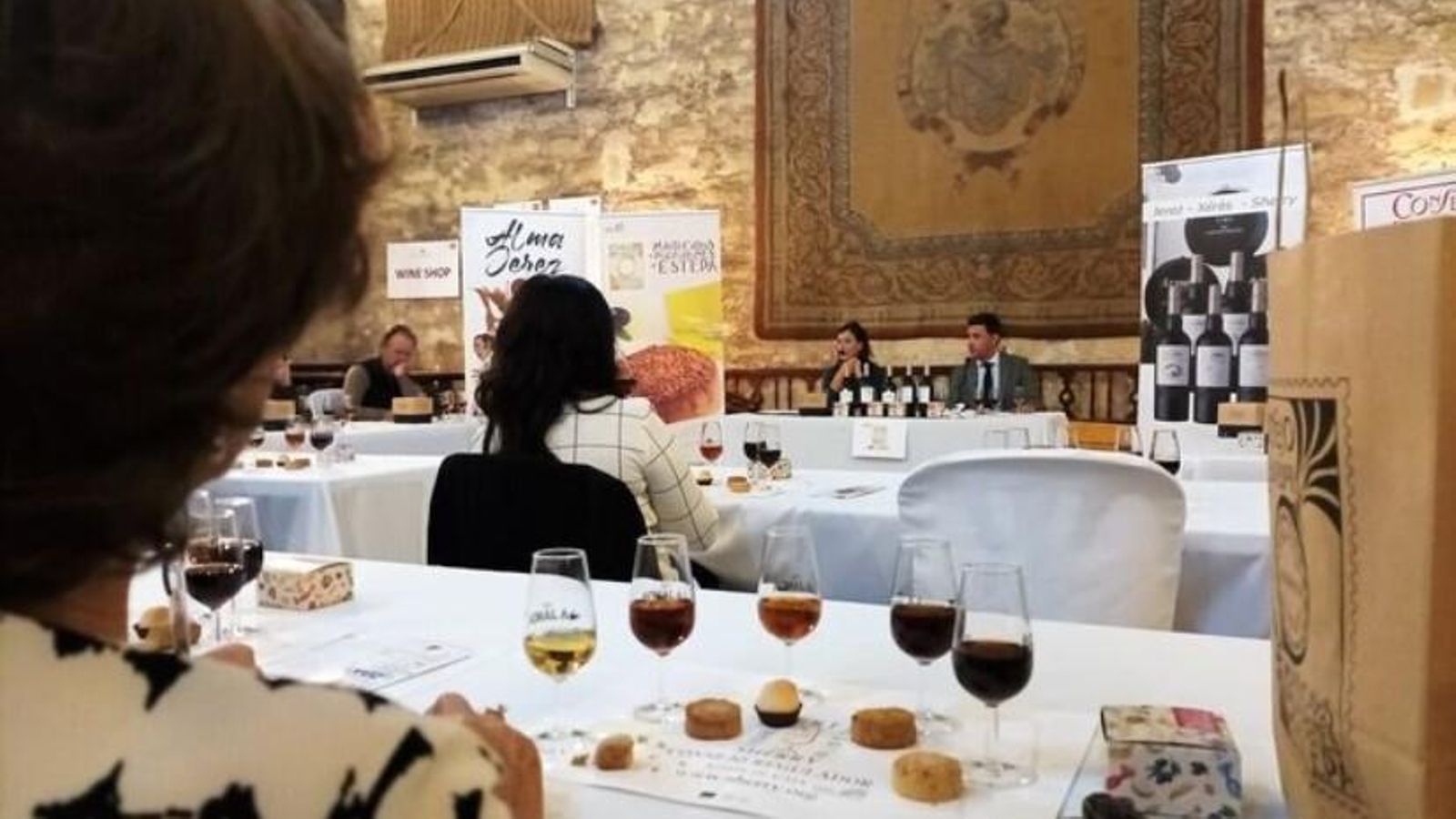 Cata de vinos de Jerez y mantecados de Estepa en Bodegas Álvaro Domecq.