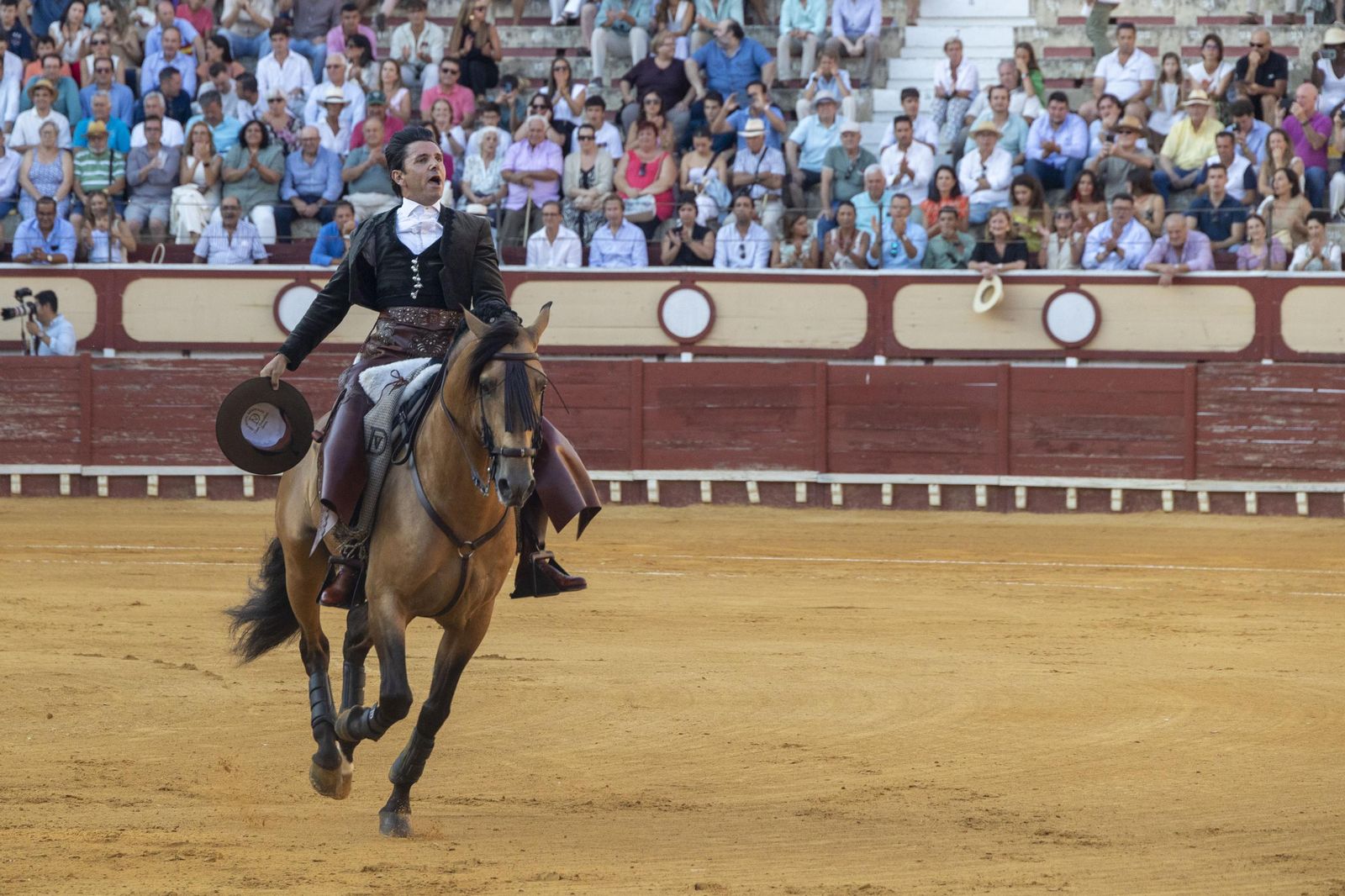 Las imágenes de la corrida de toros en El Puerto: puerta grande para Talavante