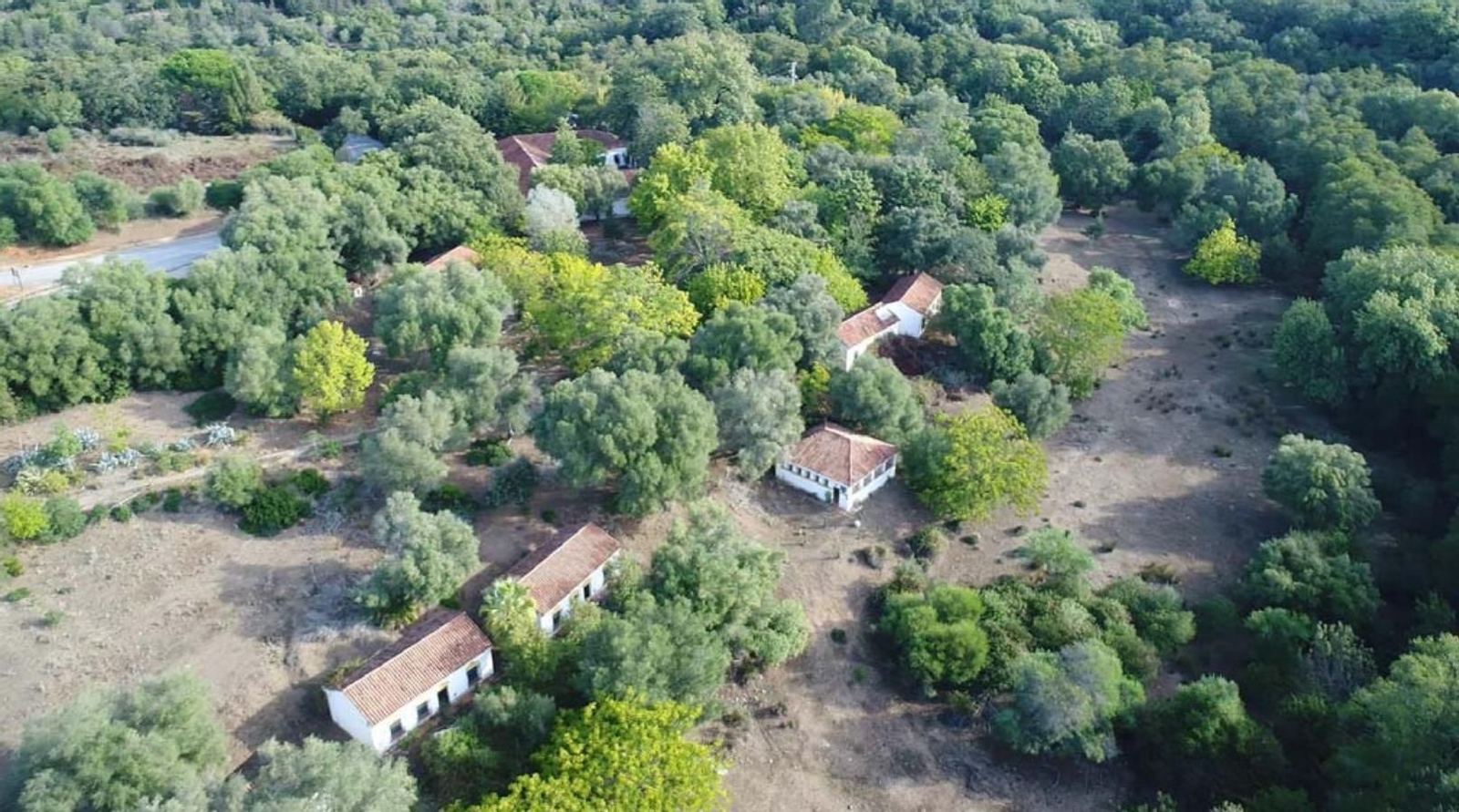 Las antiguas construcciones en la zona de La Jarandilla.