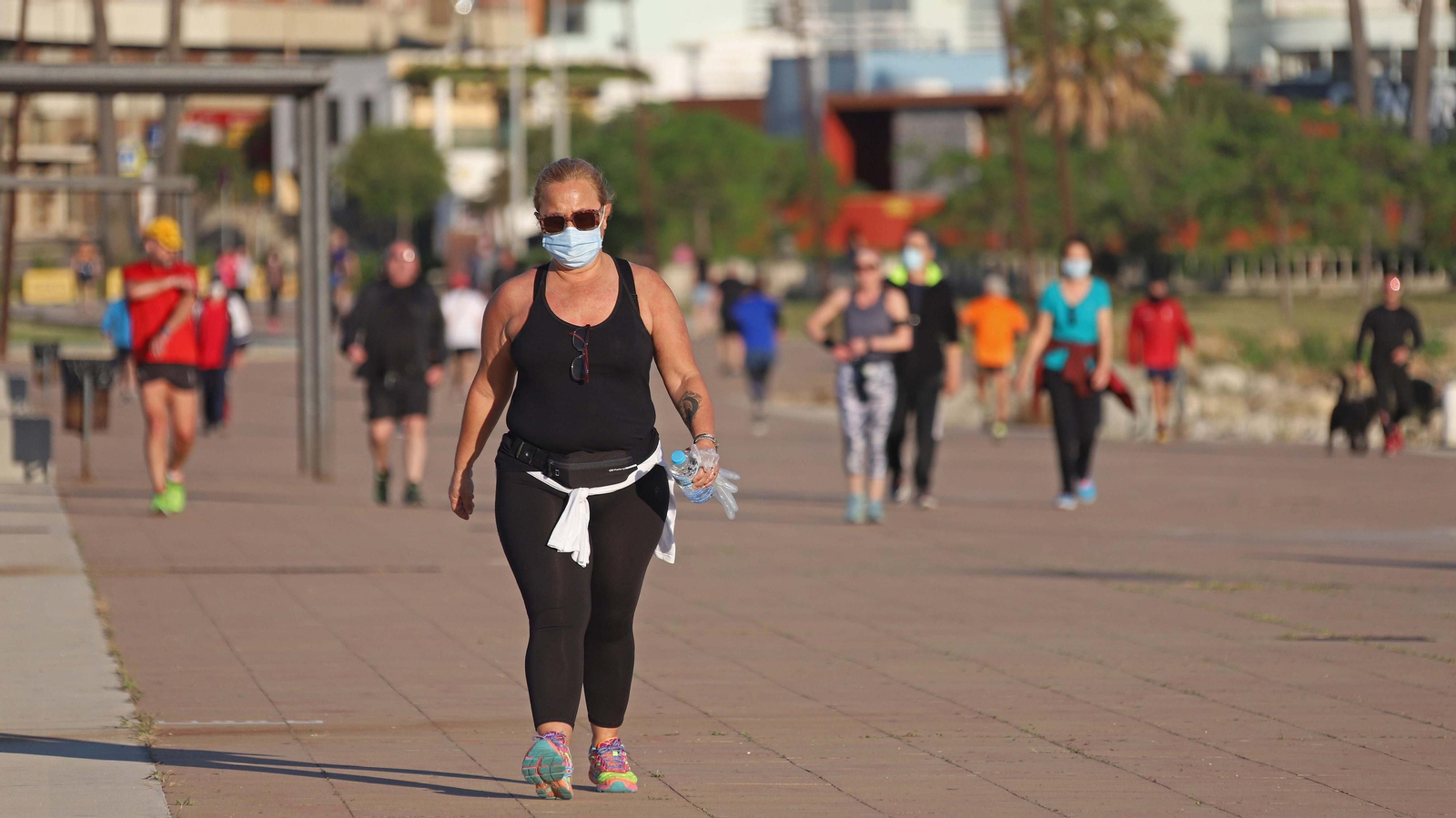 Deportistas y mayores vuelven a la calle en Algeciras