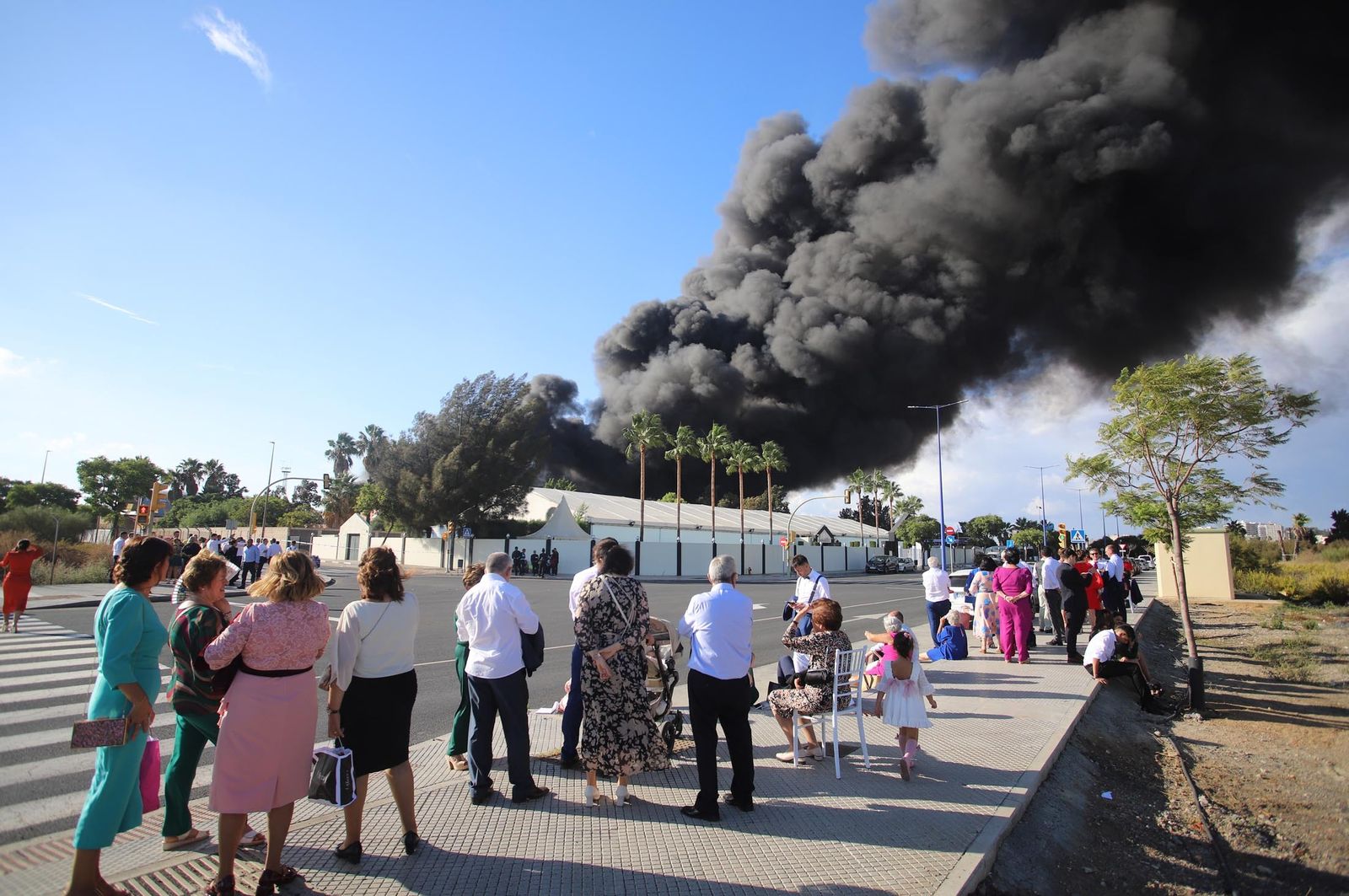 Imágenes del incendio en las instalaciones de Hierros España