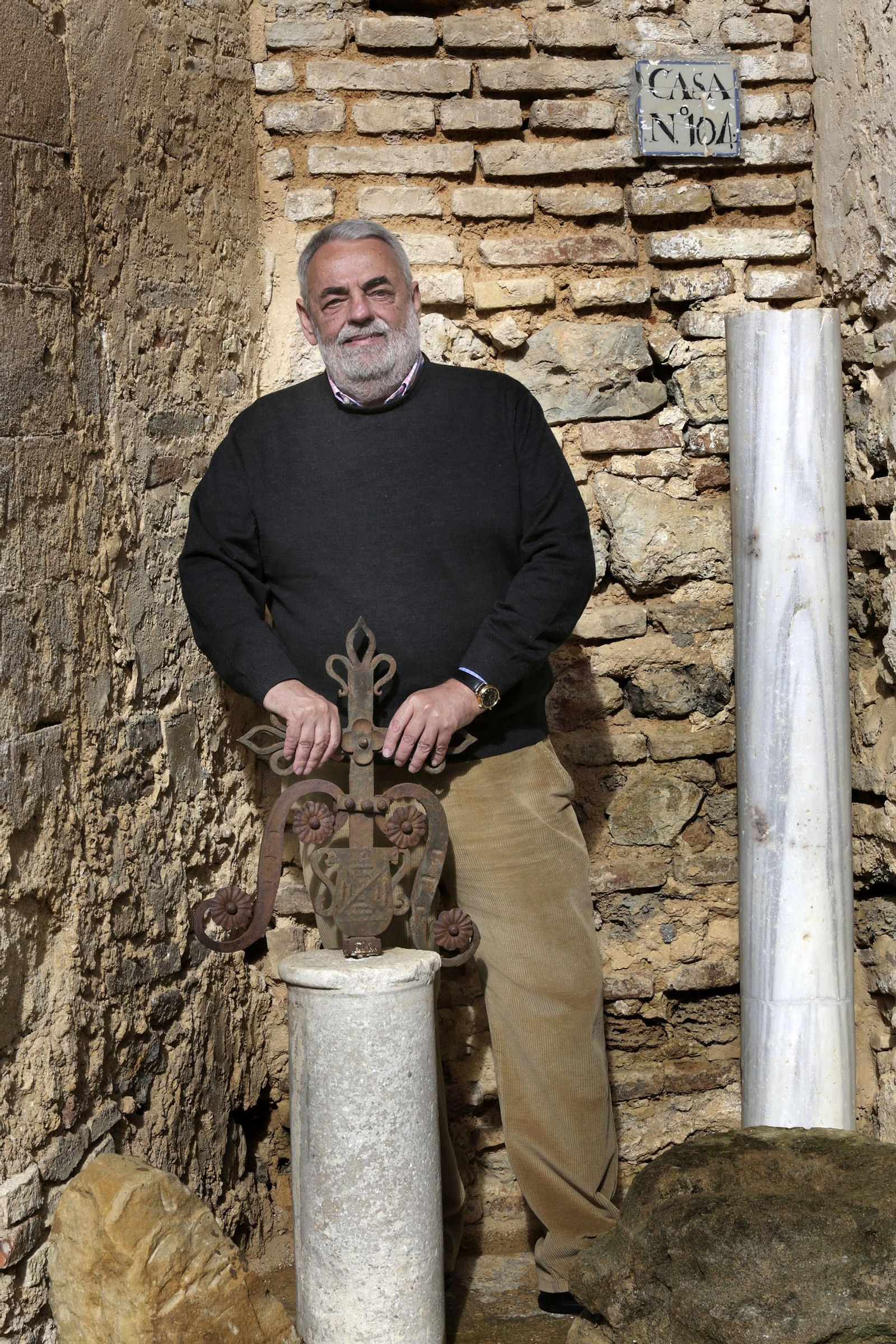 Antonio Ortega, en el palacio de Medina-Sidonia de Sanlúcar de Barrameda.