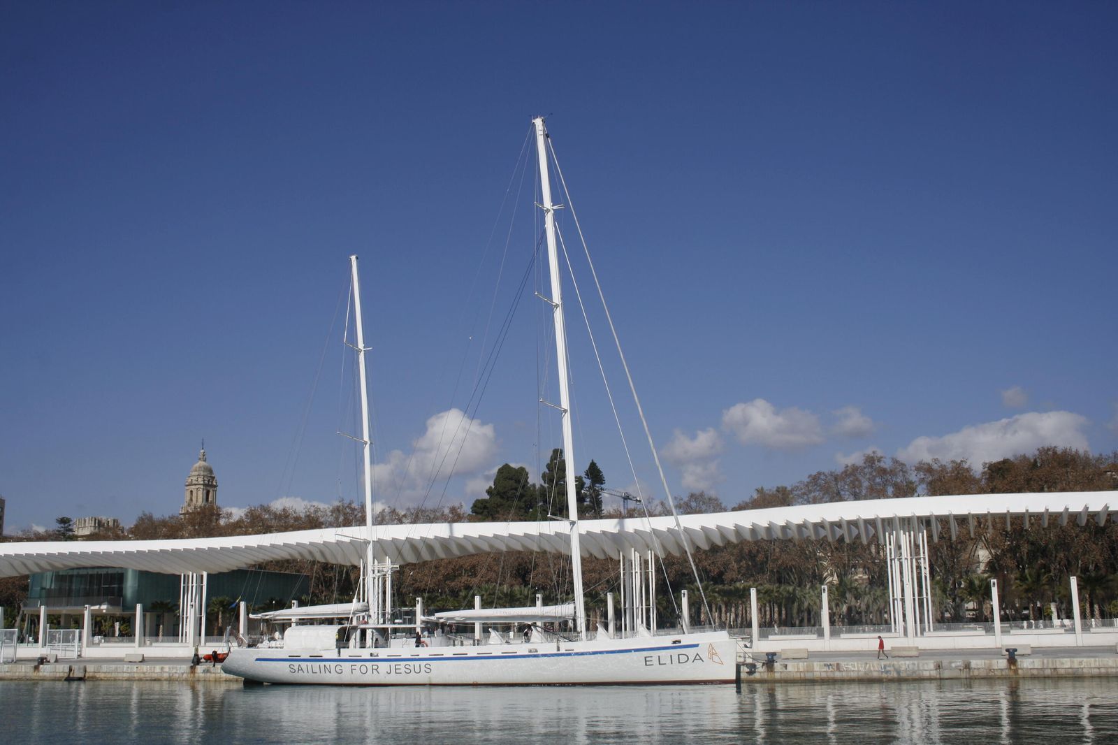 El velero ‘Elida V’ en una de sus anteriores visitas al puerto de Málaga.
