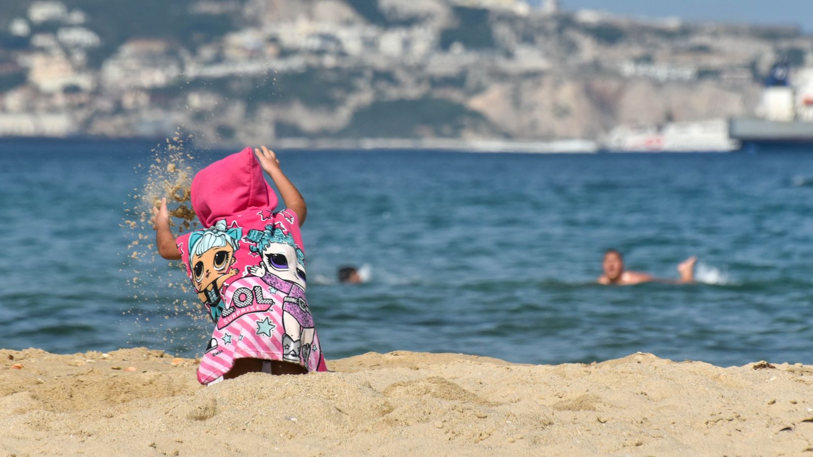 Tarde de ola de calor en las playas de Algeciras