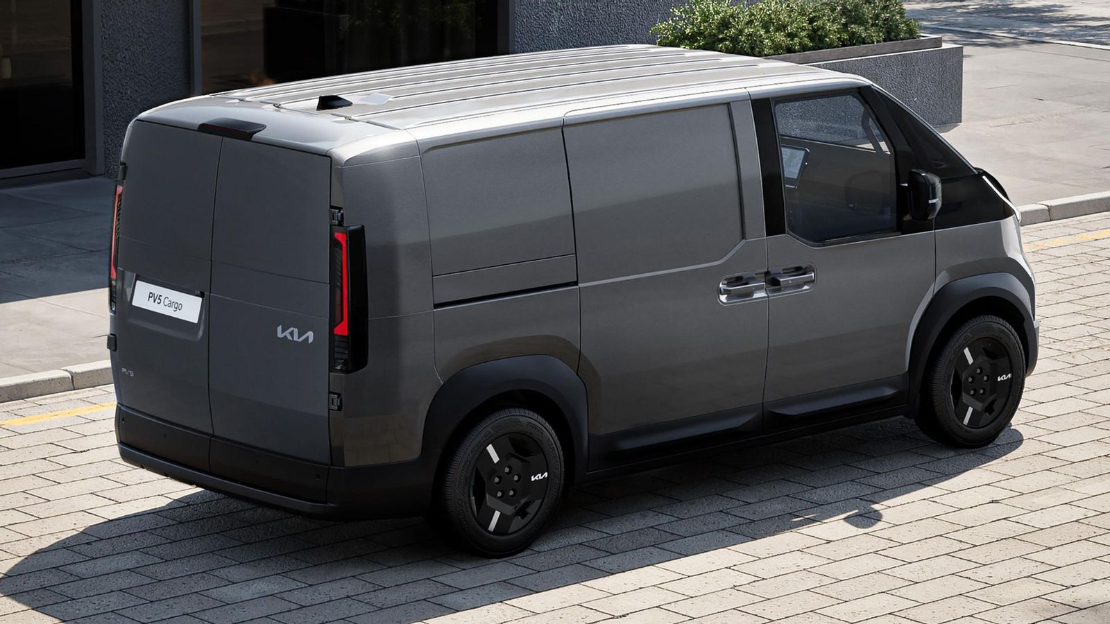 El espacio de carga en la versión furgón del PV5 alcanzará un volumen de hasta 4.420 litros, con 5.165 si se opta por el techo elevado. La carga útil puede ser de hasta 790 kilos.
