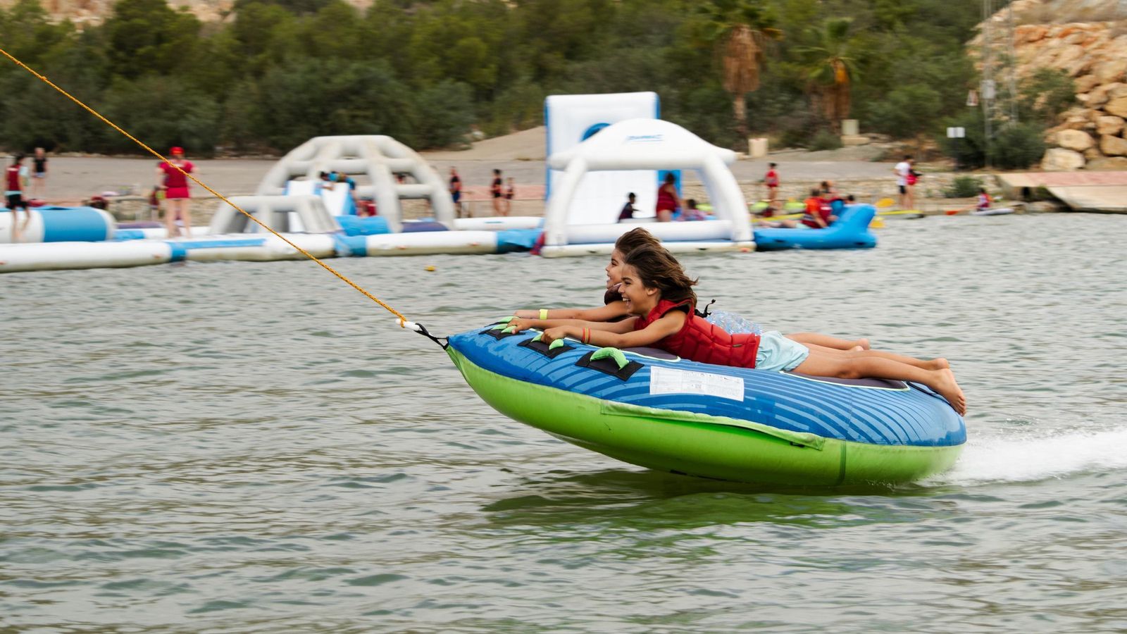Durante los meses de verano se organizan campamentos para niños de 8 a 14 años Durante los meses de verano se organizan campamentos para niños de 8 a 14 años