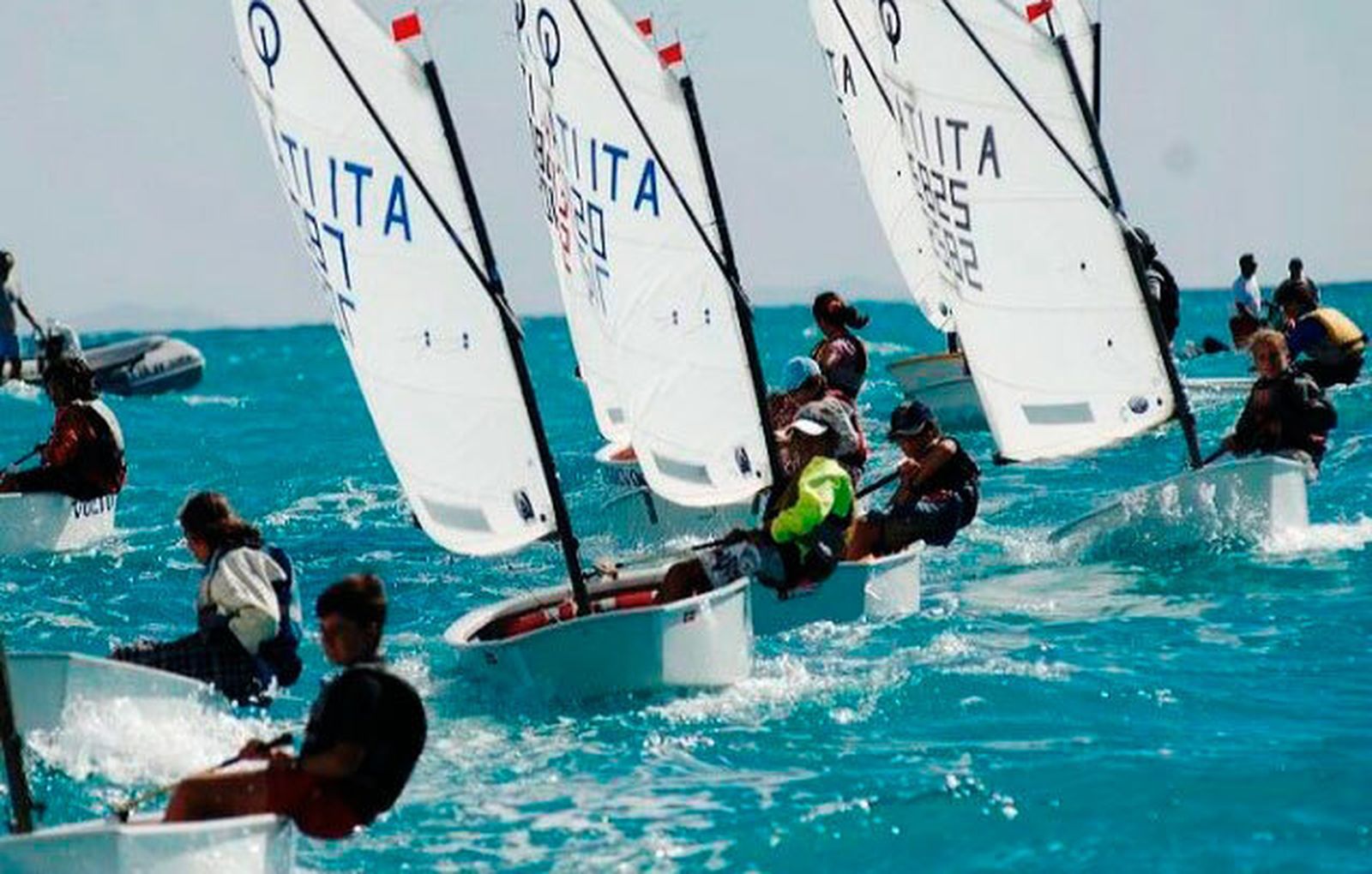 Miembros del RCMTPU en una de las etapas del Óptimist