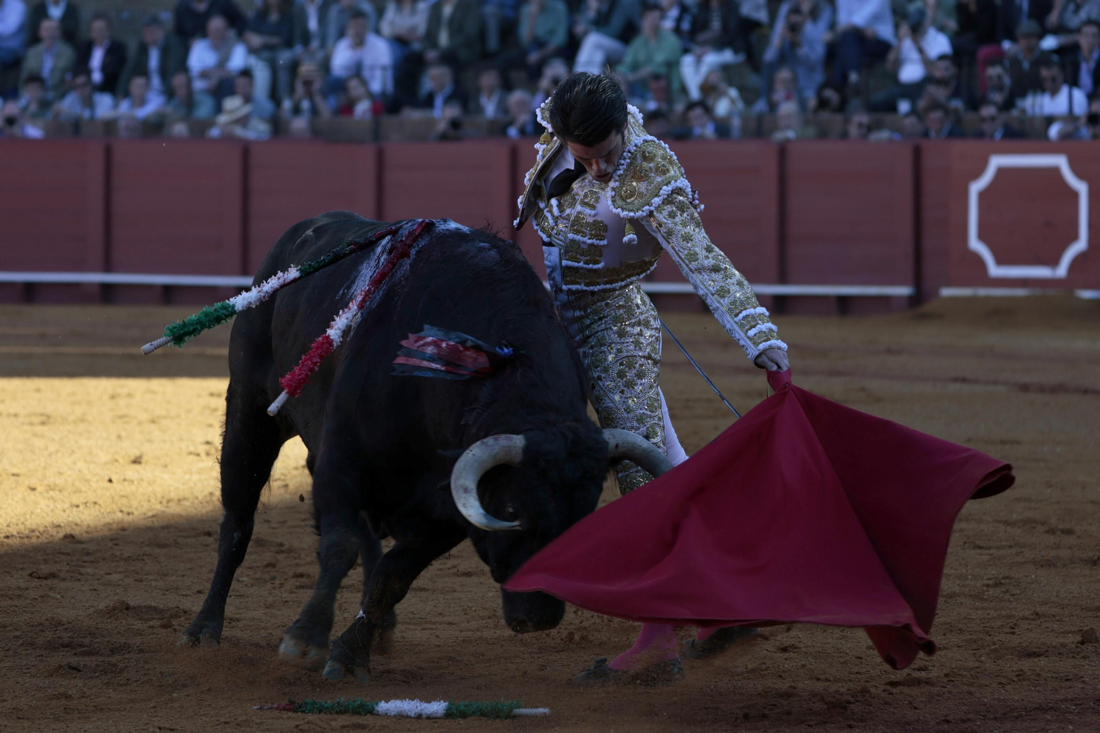 Las imágenes de la tercera del abono de los toros en la Maestranza  de Sevilla