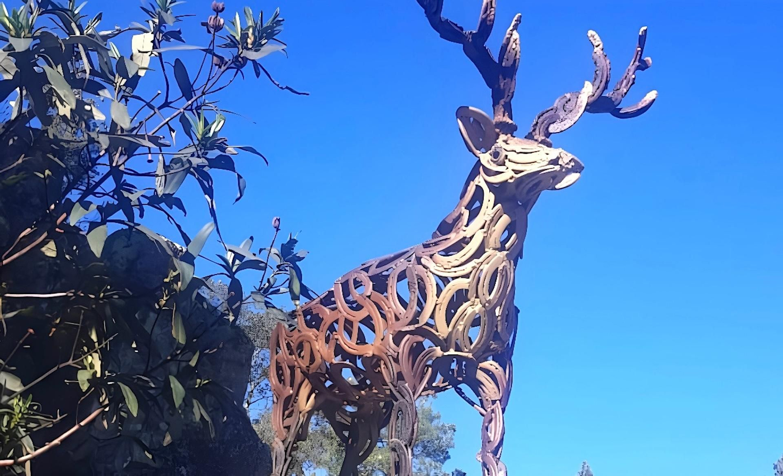 El escultor de la Sierra de Aracena que convierte el hierro en arte