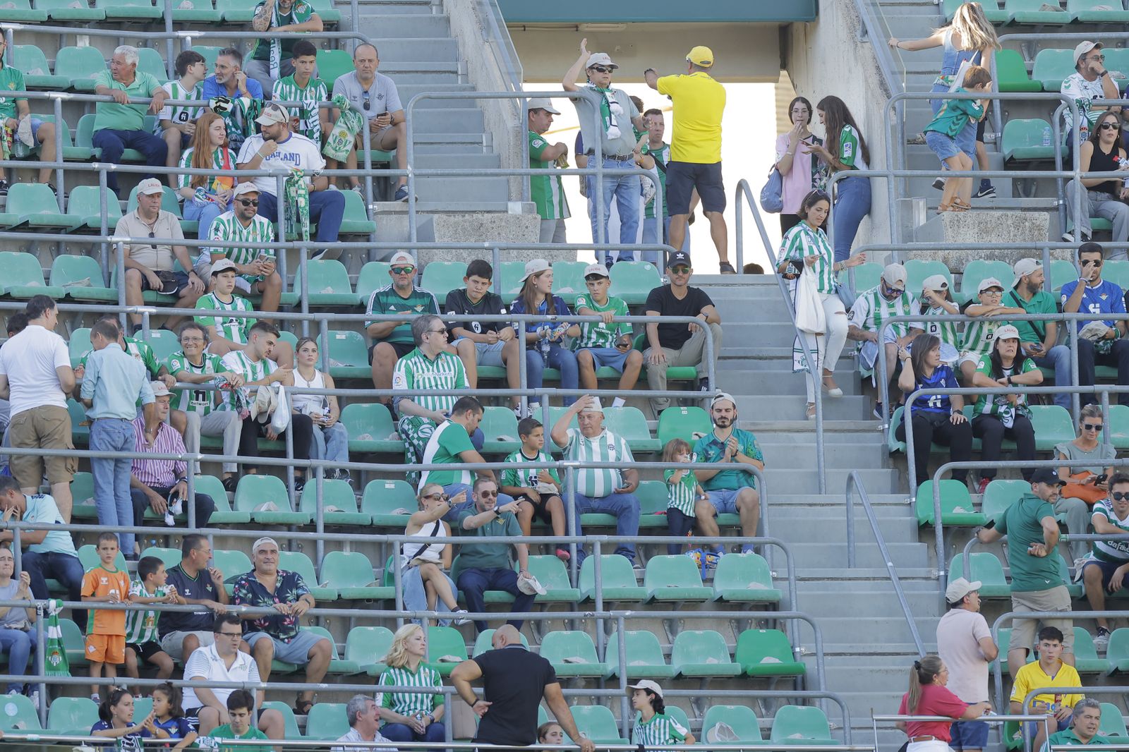 Búscate en las fotos del Betis-Cádiz