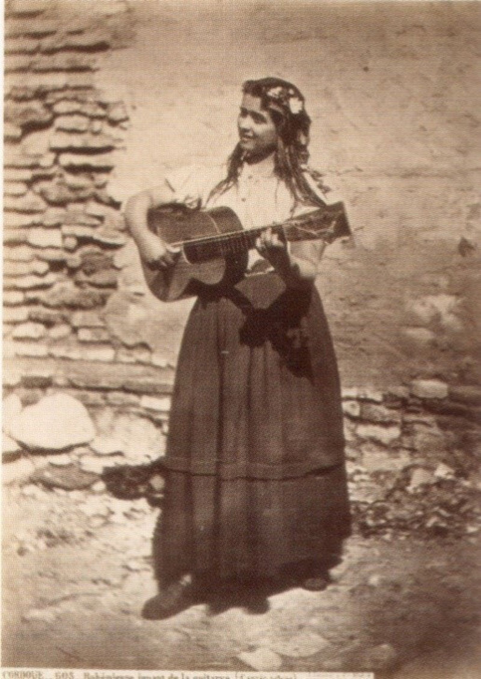 J. Laurent, Gitana tocando la guitarra, foto, 1865.