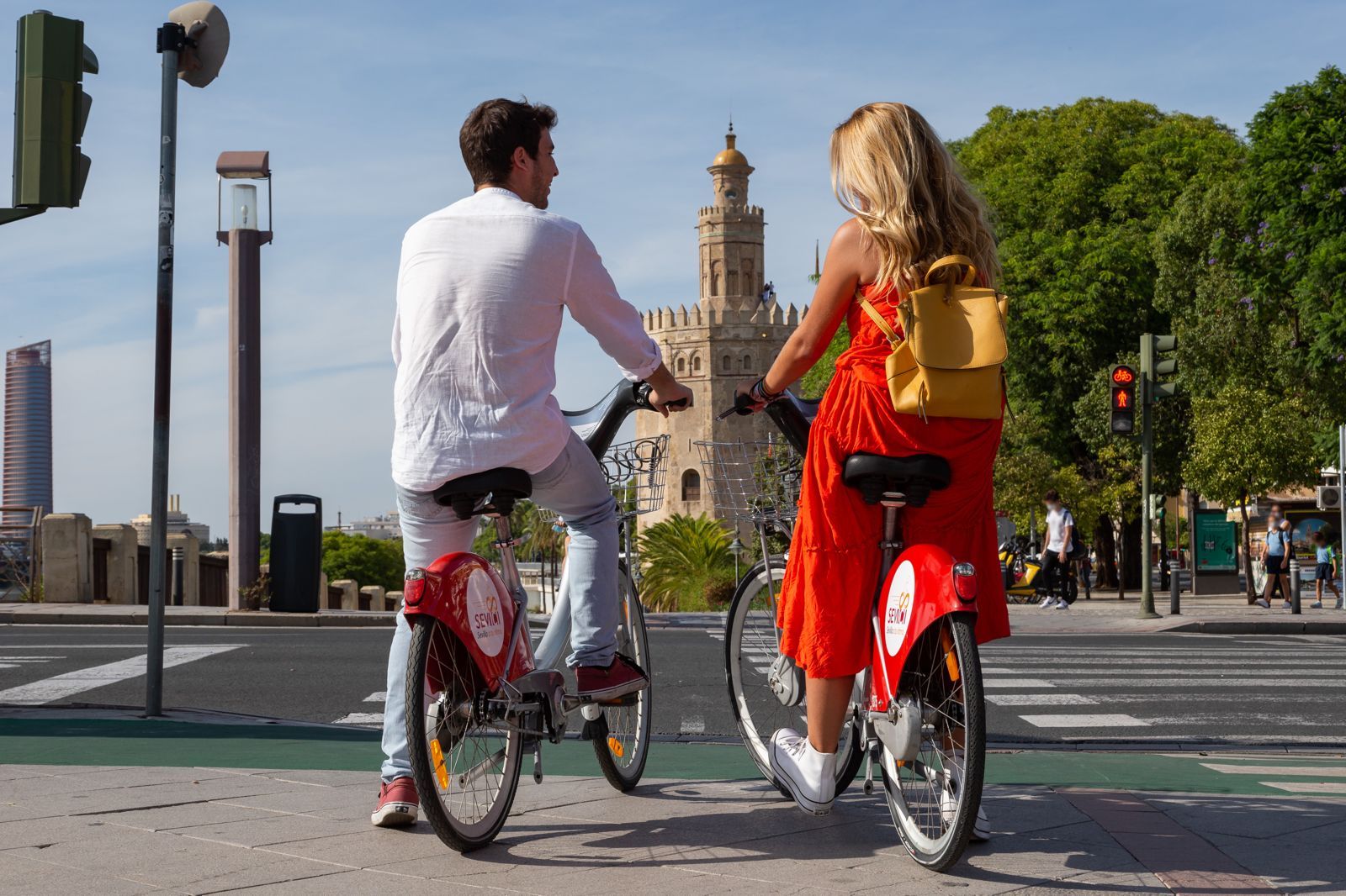 Dos usuarios de Sevici