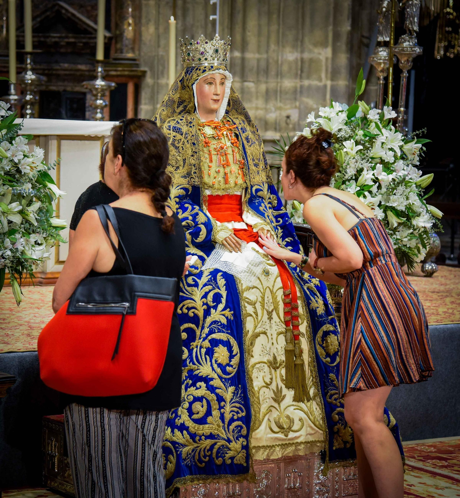 Besamanos de la Virgen de los Reyes