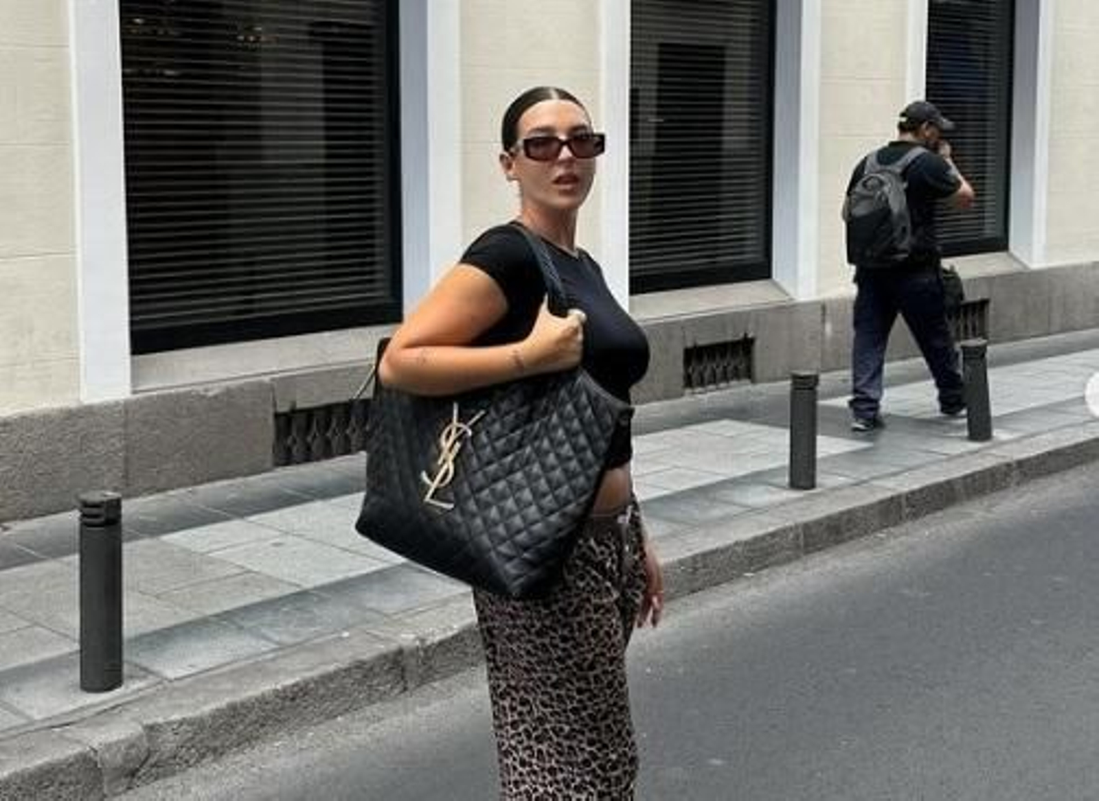 Adiós leopardo, estos vaqueros de Zara confirman que el estampado de serpiente es el que lo peta.