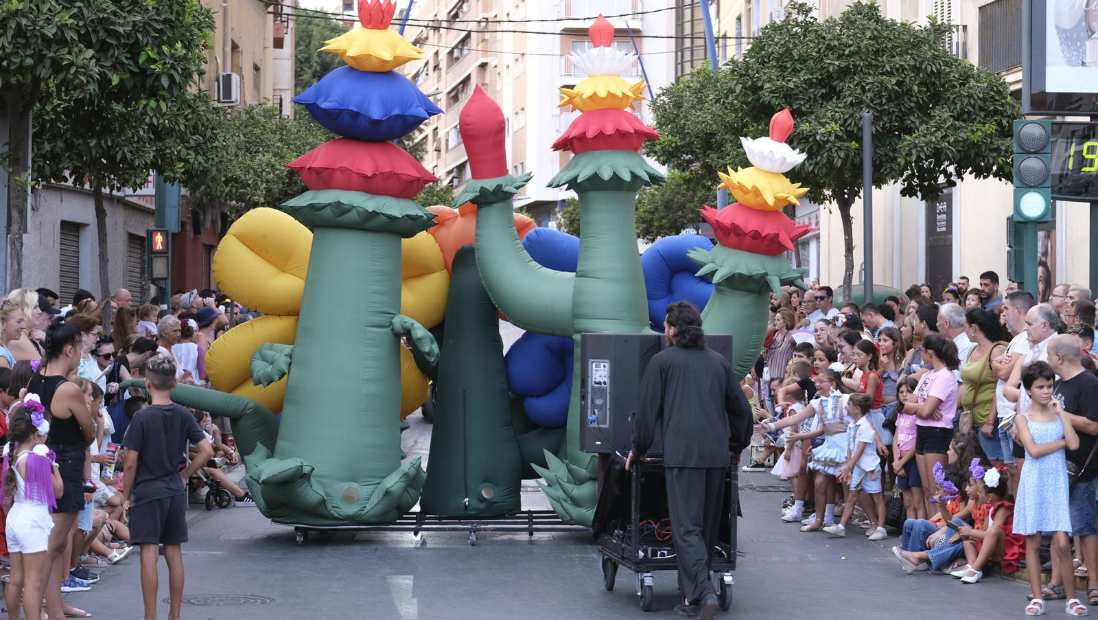 Las mejores imágenes de la Batalla de Flores de Almería