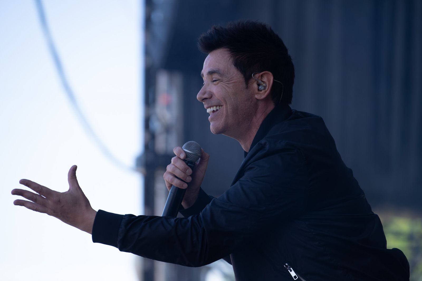 El público disfrutó muchísimo con las canciones de David Civera.