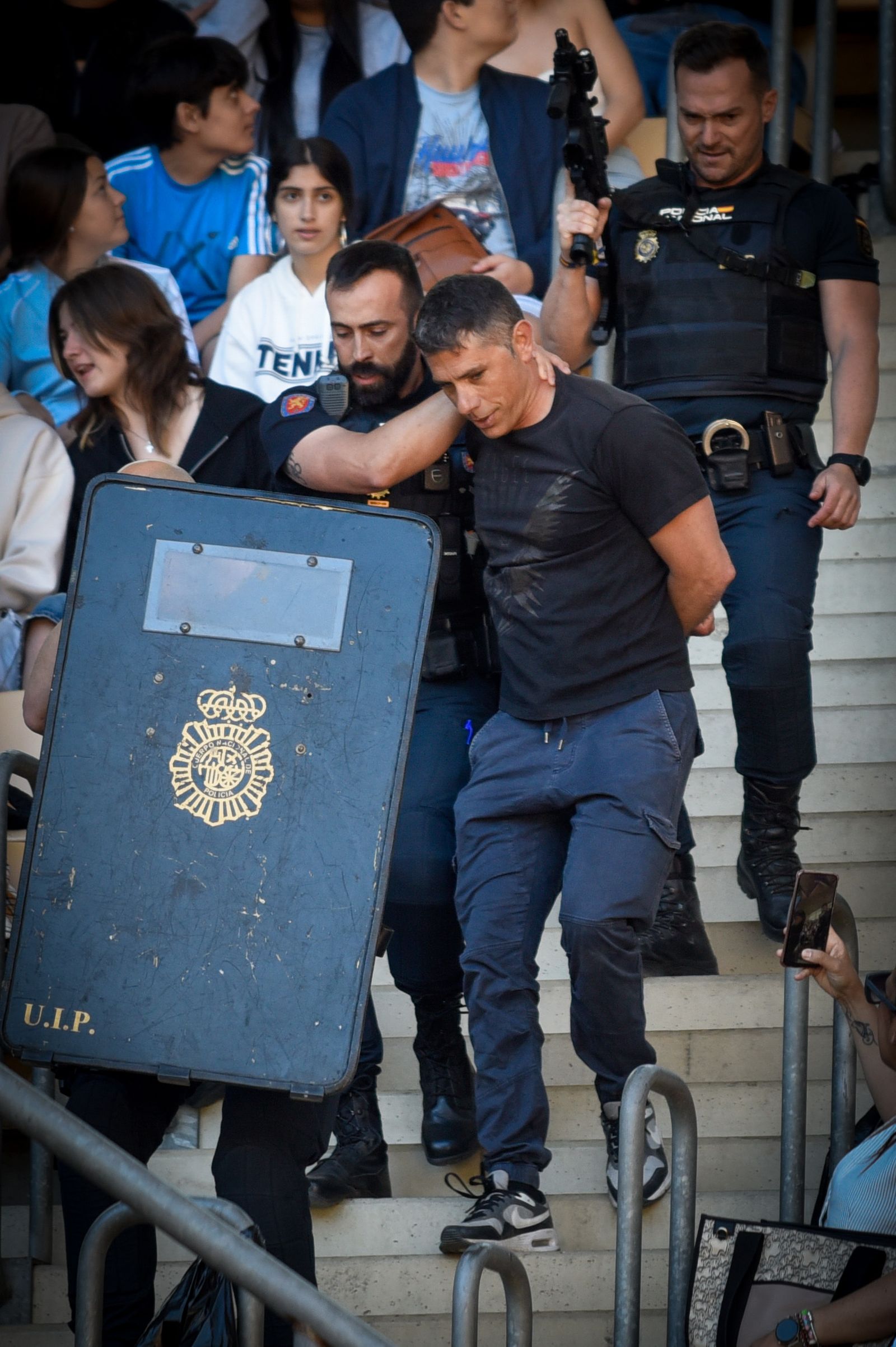 La exhibición policial con participación de la Unidad Aérea, Guías Caninos y Caballería, en imágenes