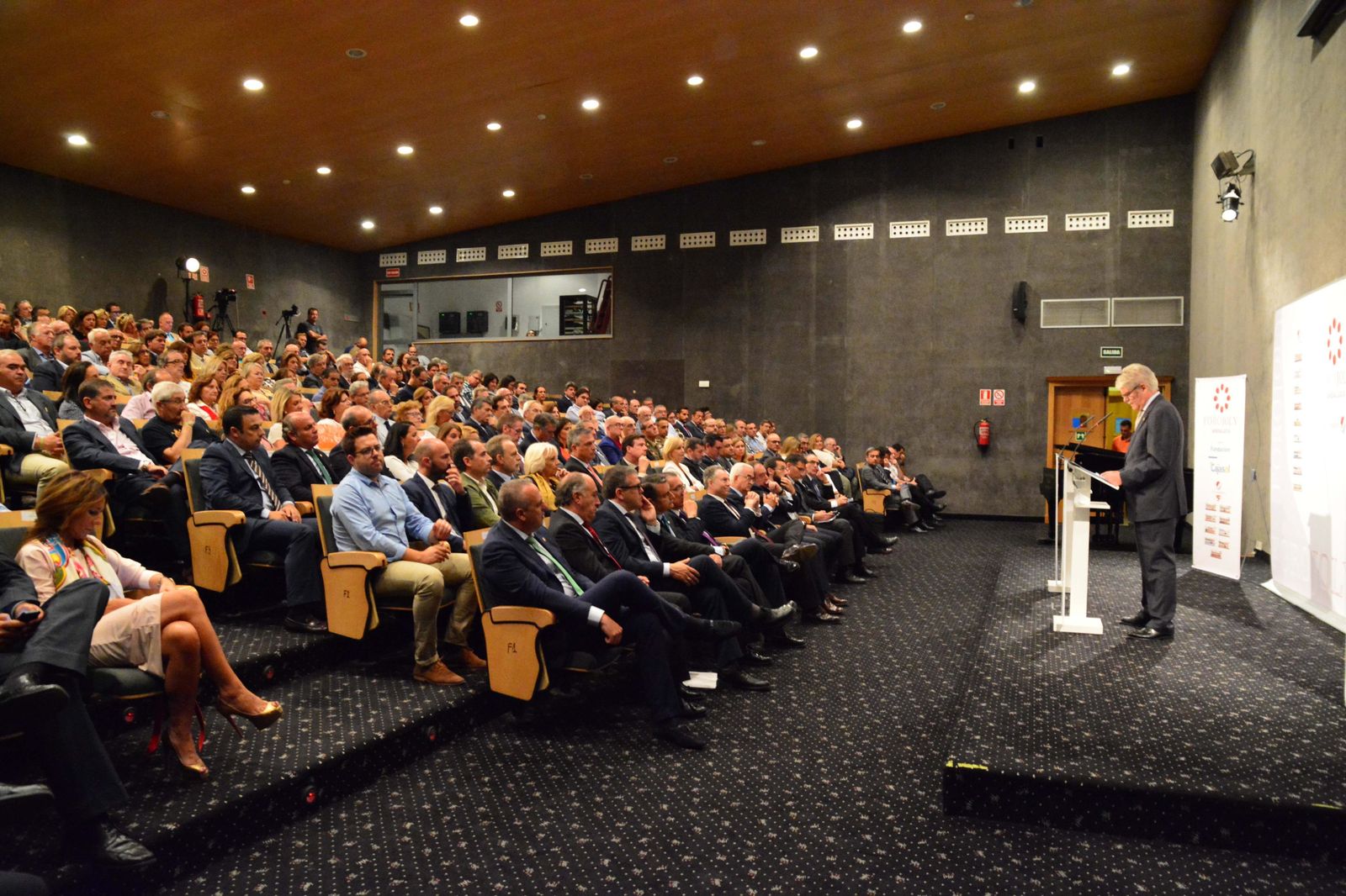 Las imágenes del ministro Alfonso Dastis en el Foro Joly