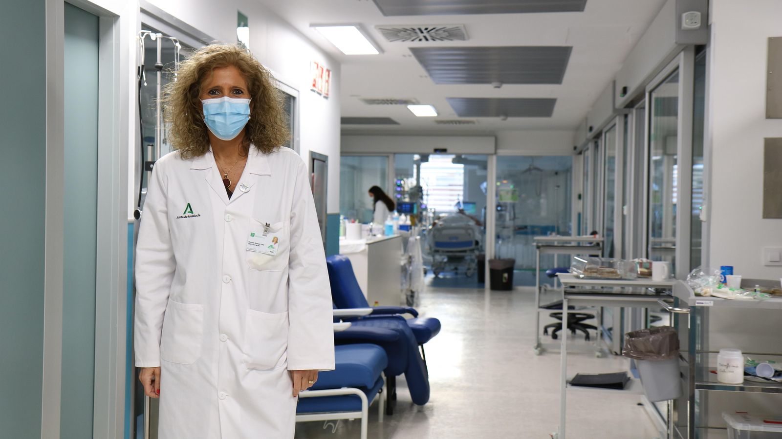 Rosario Amaya, jefa de la UCI del Virgen del Rocío.