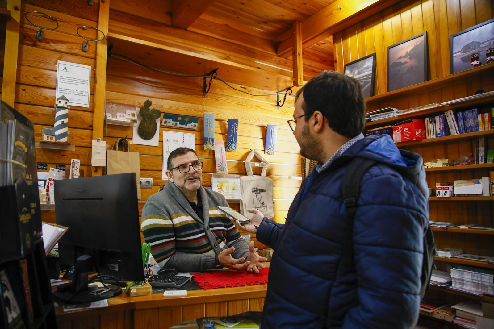 Las imágenes de los comercios almerienses no cuentan como es el balance a final de año