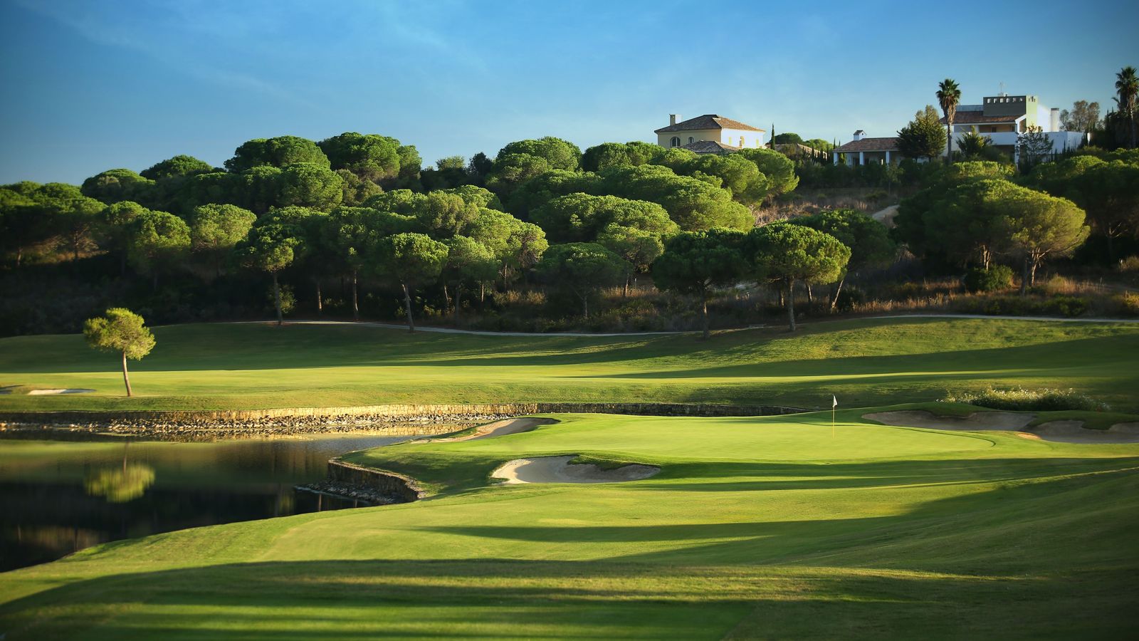 El golf es la gran seña de identidad de Sotogrande y de La Reserva Club.
