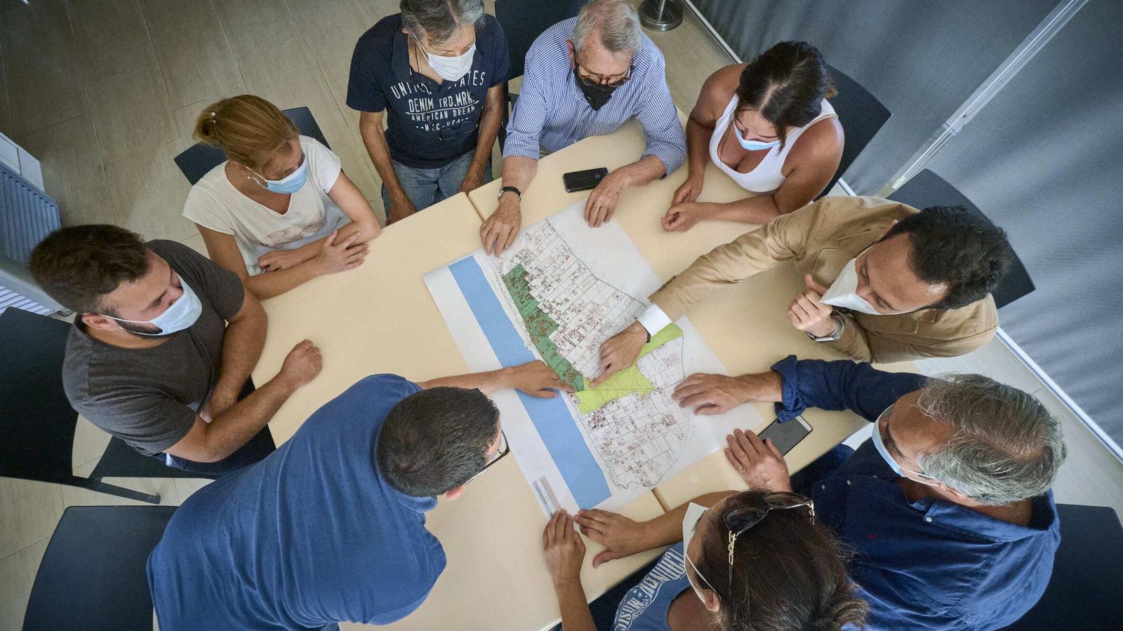 Reunión de algunos integrantes de la AVV de El Palmar.