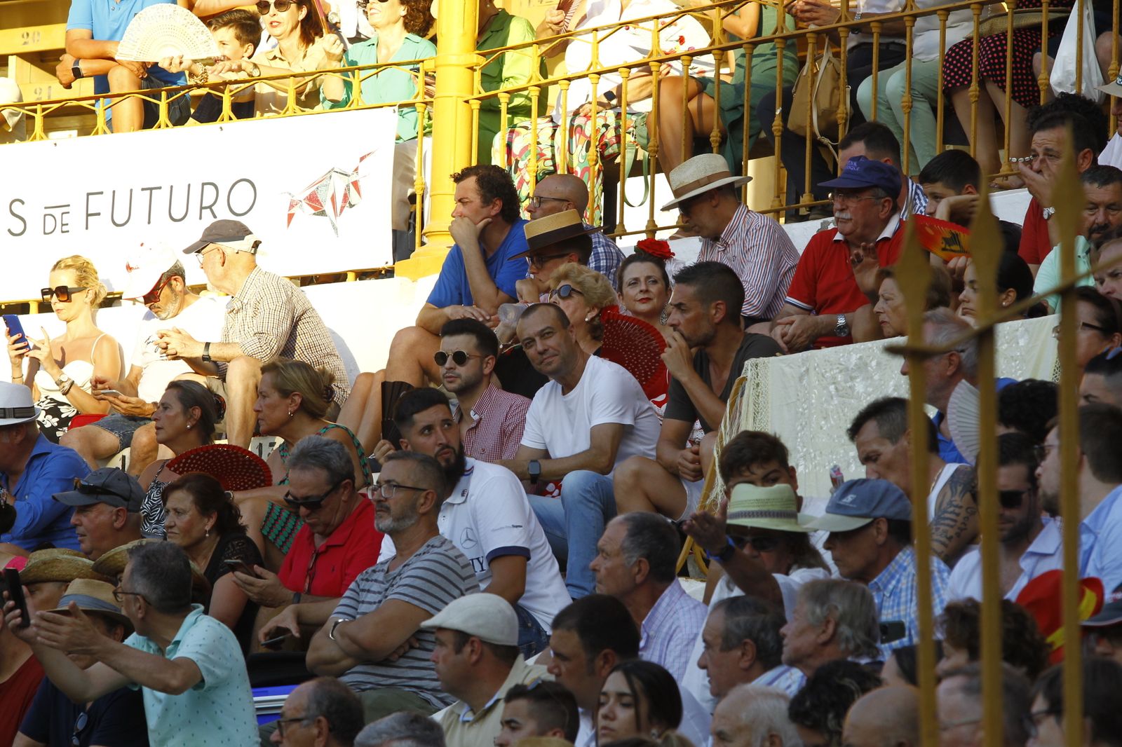 Imágenes del ambiente de la corrida de toros de la Feria de Almería