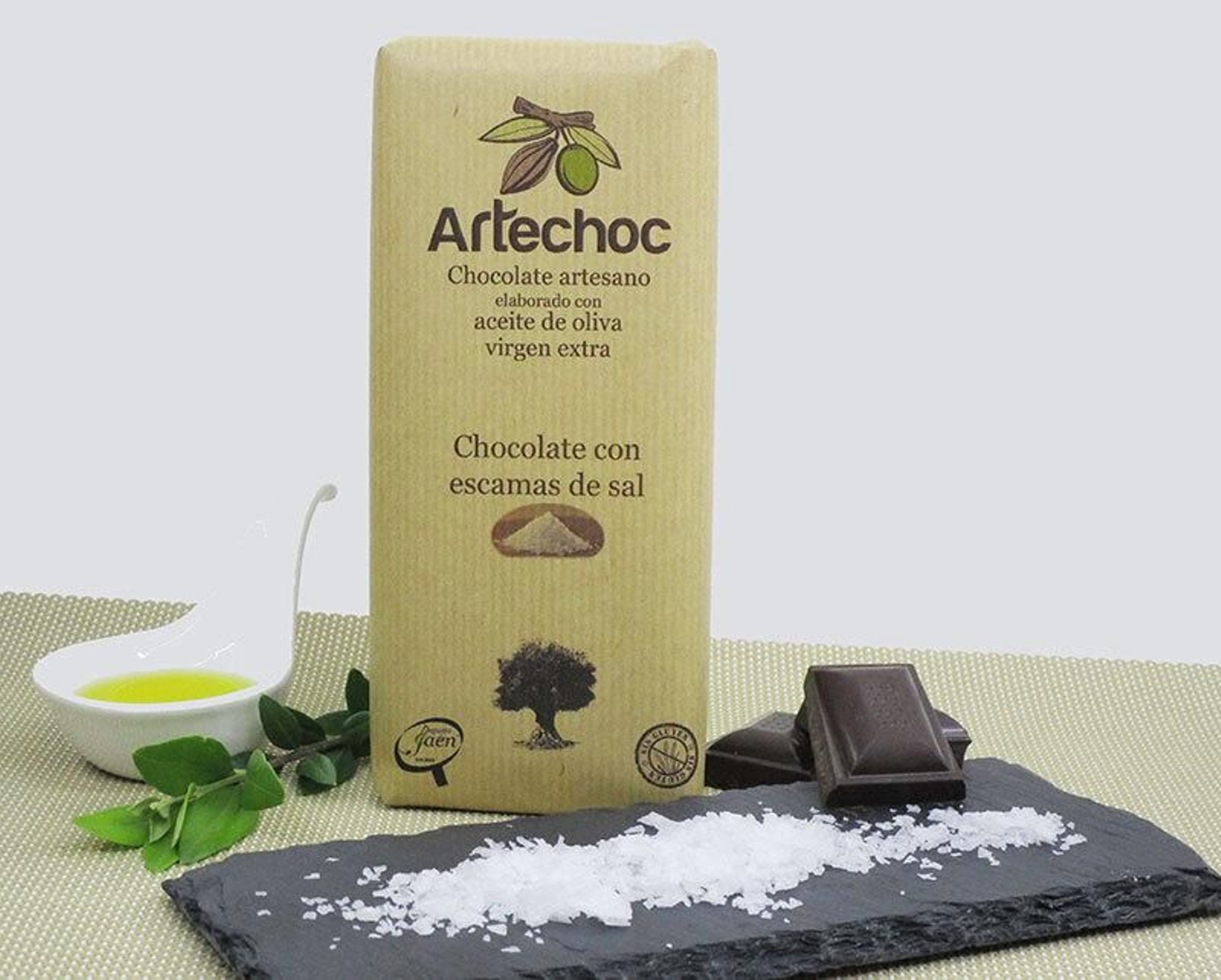 Tableta de chocolate con aove con escamas de sal Artechoc.