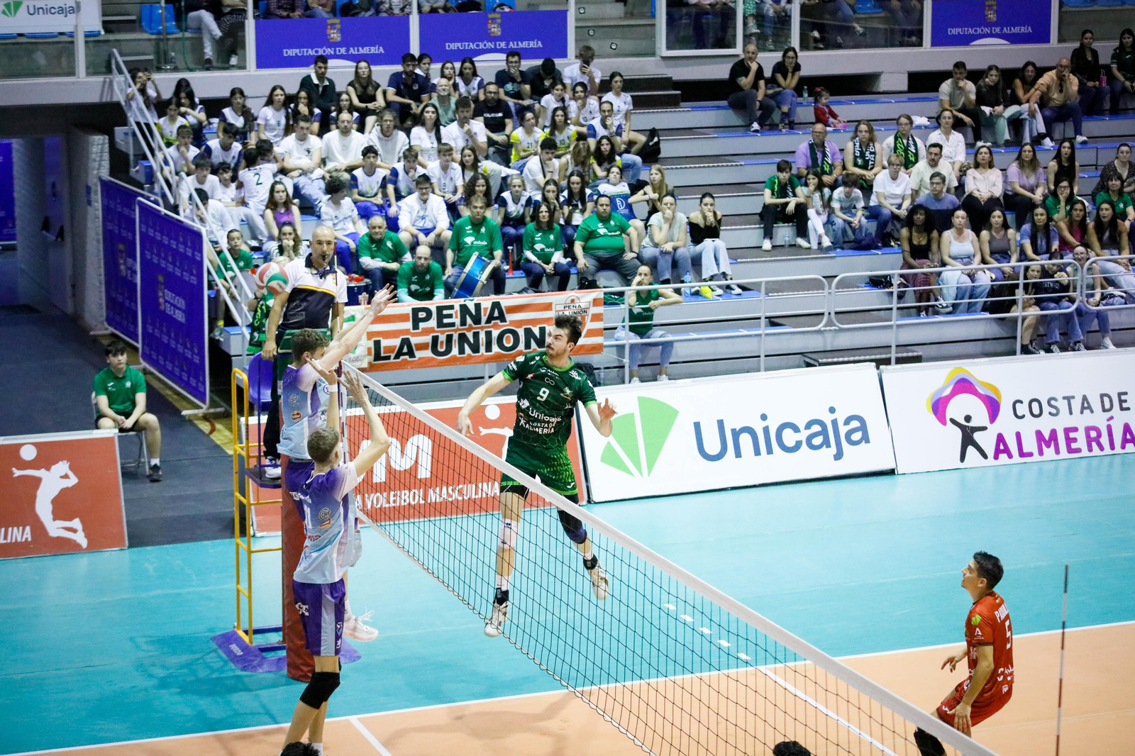 Imágenes del partido entre Unicaja Almería y Grupo Herce Soria