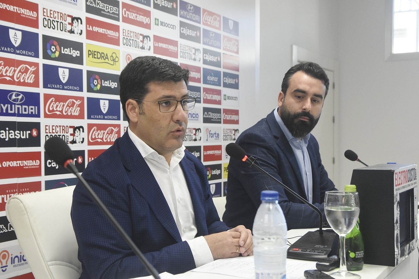 Jesús León, junto a Alberto Mayoral, en su rueda de prensa.